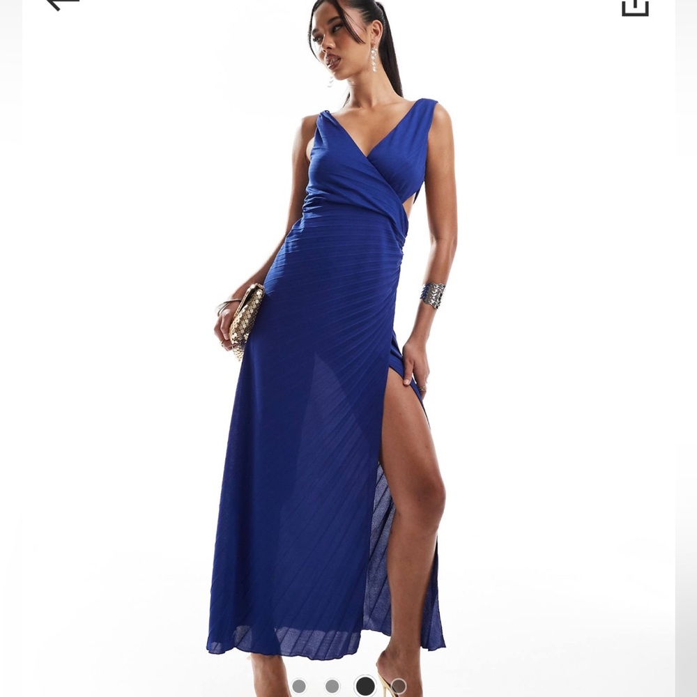 NEW Twist shoulder V-neck pleated Maxi dress in blue